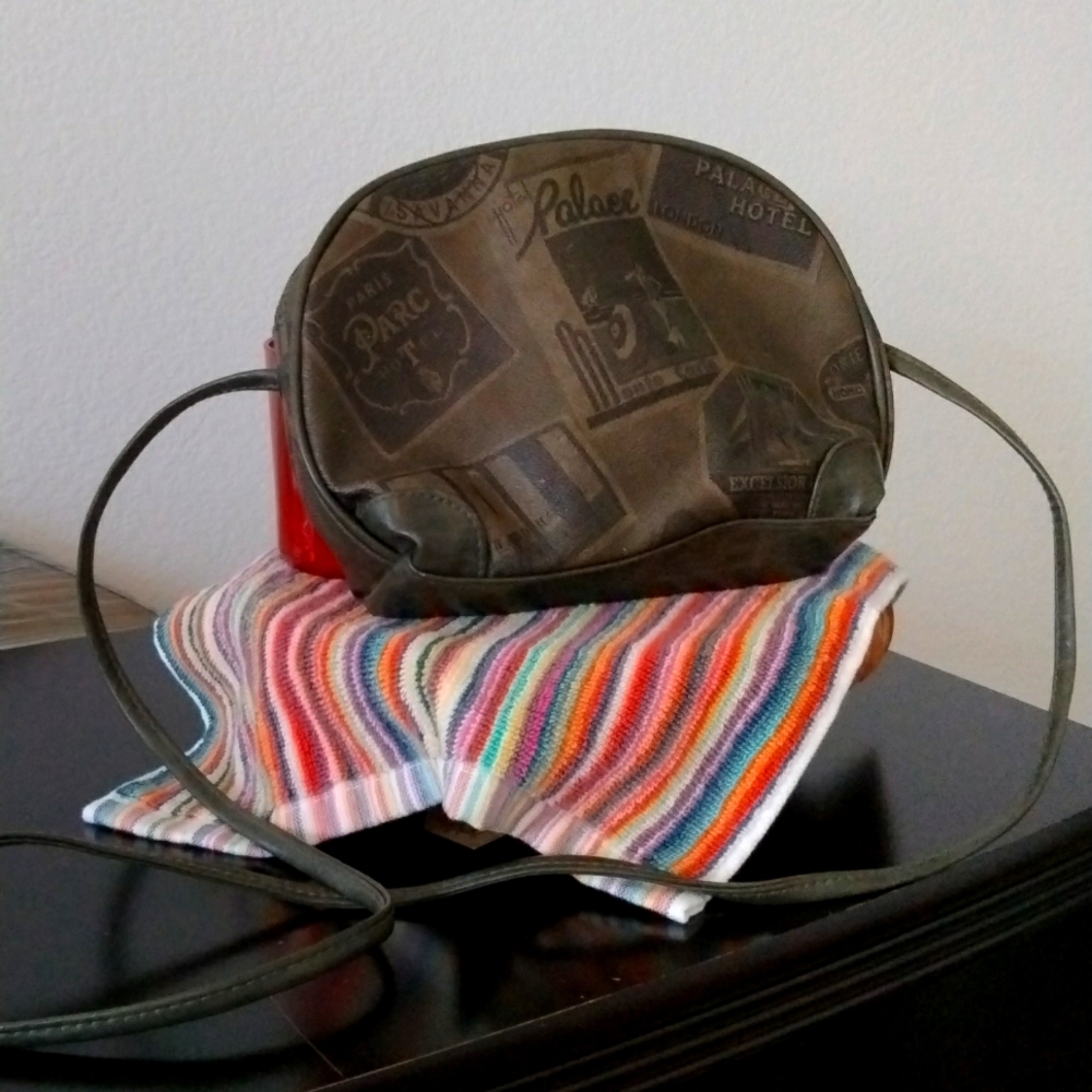 WORLD TRAVELER GIRL VIBES